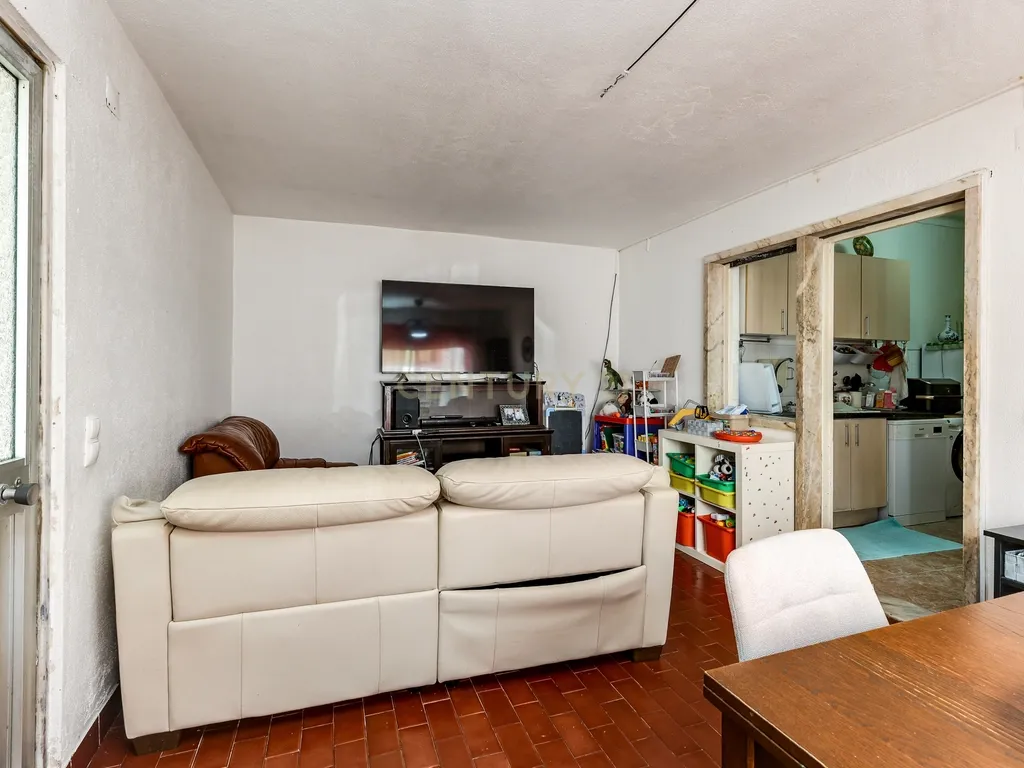 Moradia bifamiliar T4+1 em Pinheiro de Loures, com vistas desafogadas, jardim, pátio, varanda e terraço - Image 29