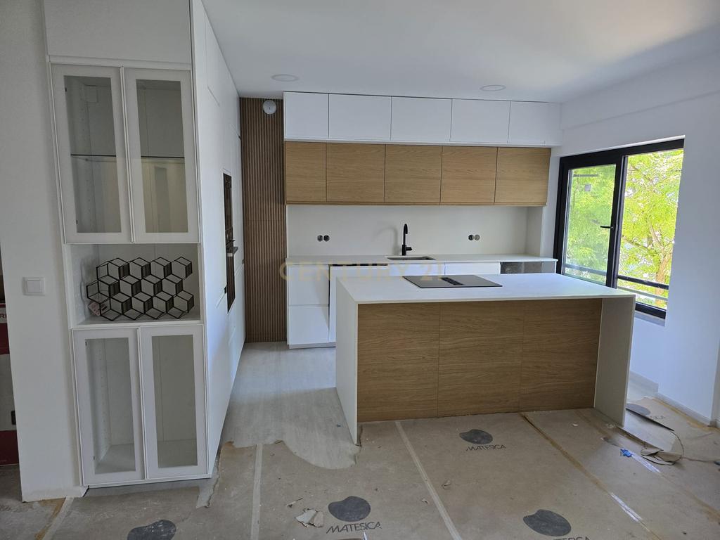 Apartamento  T3 em  Almada  Rua Ramiro Ferrão - Image 1