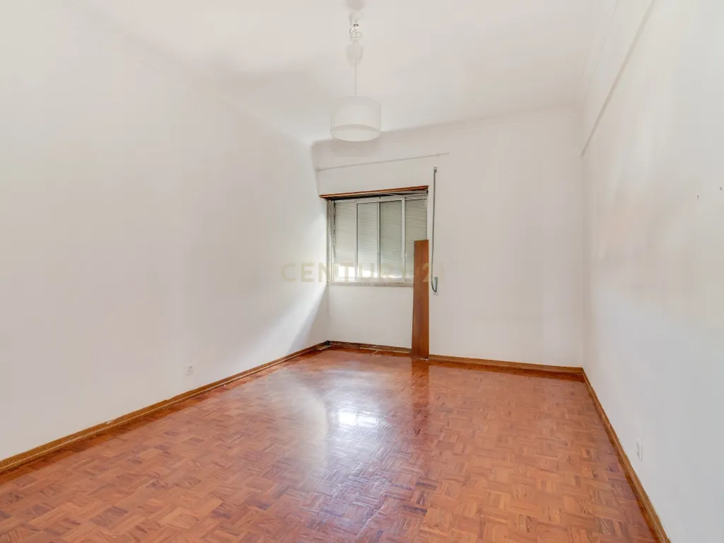 Apartamento T3 em Corroios com Varanda - Image 12