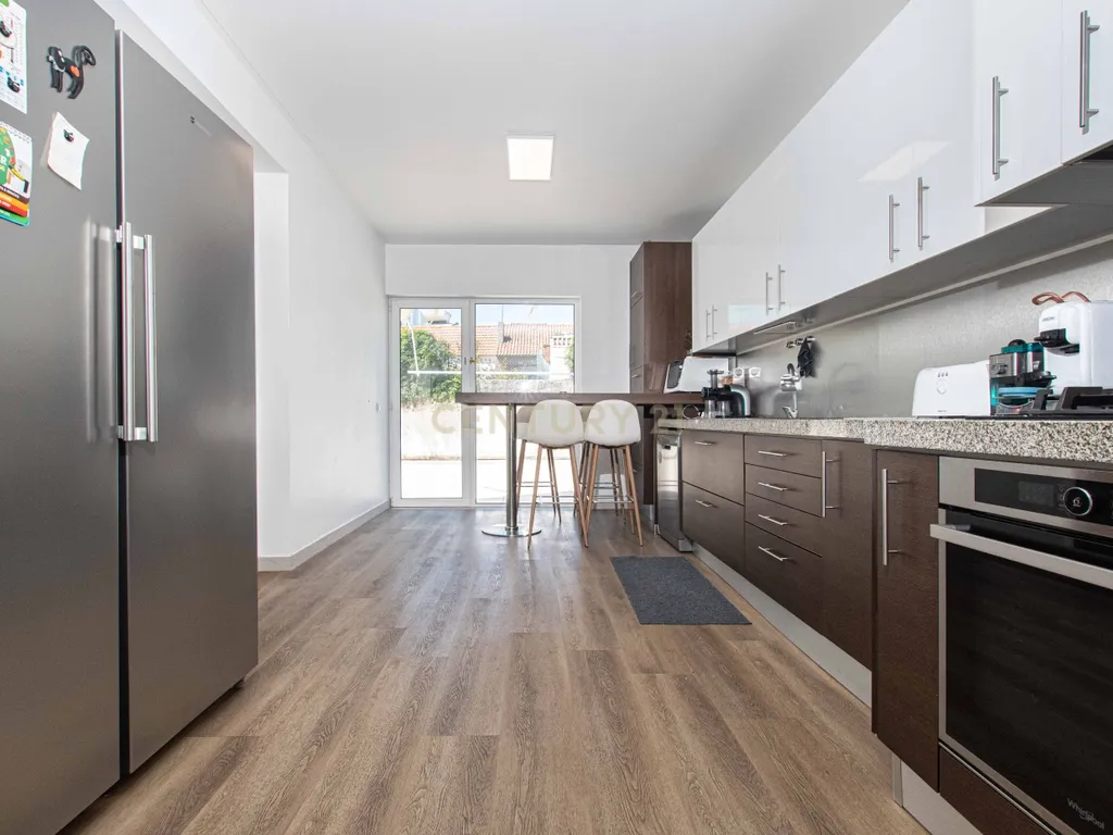 T4 Duplex Premium com Terraço / Arrecadação / 5 Lugares de Estacionamento / Marinha Grande - Image 39