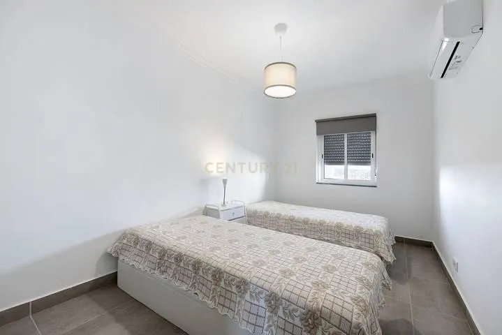 Apartamento T2 em Condomínio Fechado 2º Andar com Elevador com Piscina – Sagres - Image 15