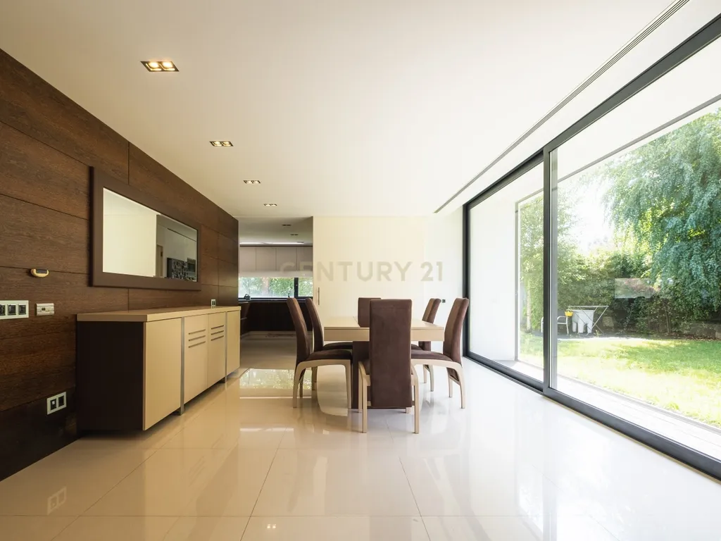 Luxuosa Moradia T4 com Piscina e Vista Panorâmica em Lousada - Image 21