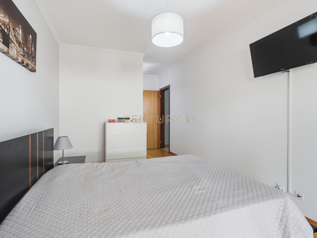 Apartamento T3 com terraço e churrasqueira – Merceana, Alenquer - Image 26