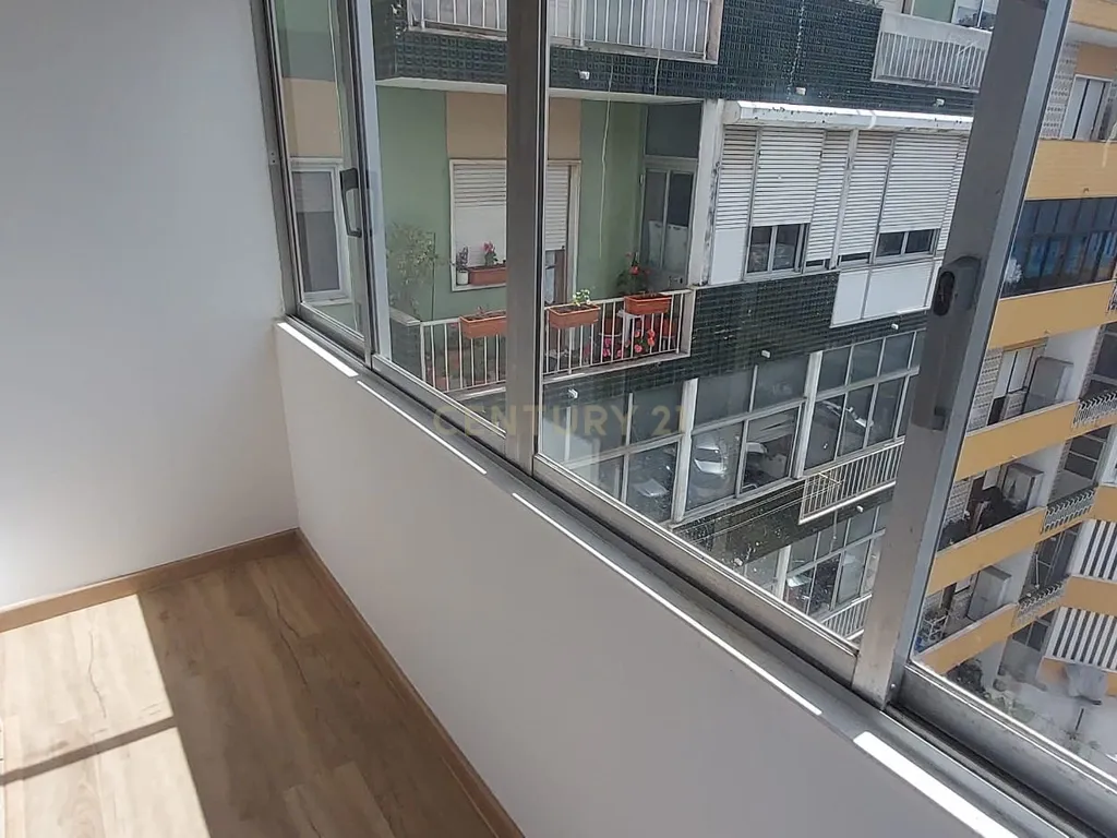 Apartamento T2 Renovado com cozinha equipada - Odivelas - Image 18
