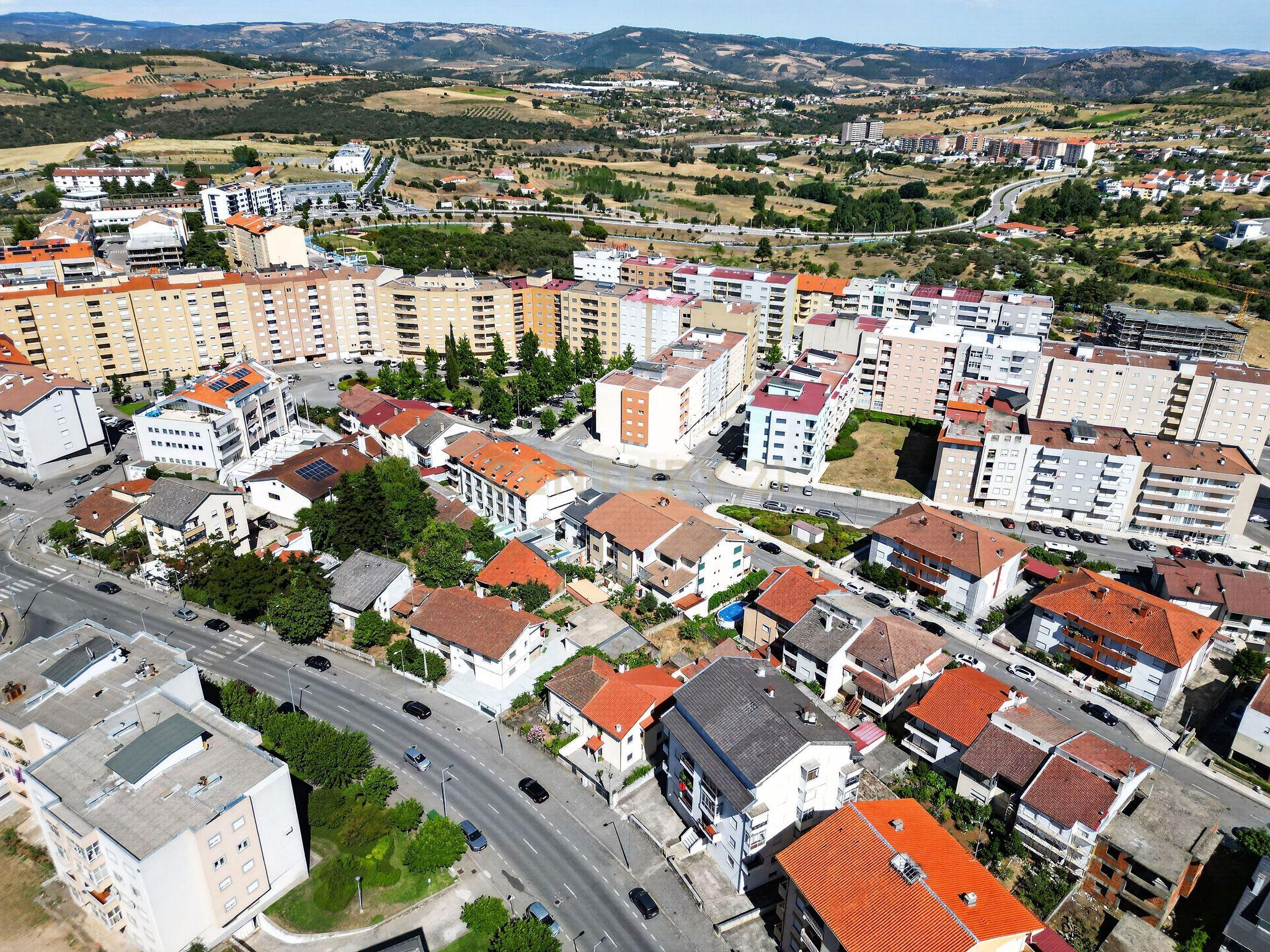 Moradia T4 à venda em Sé, Santa Maria e Meixedo, Bragança — foto 6