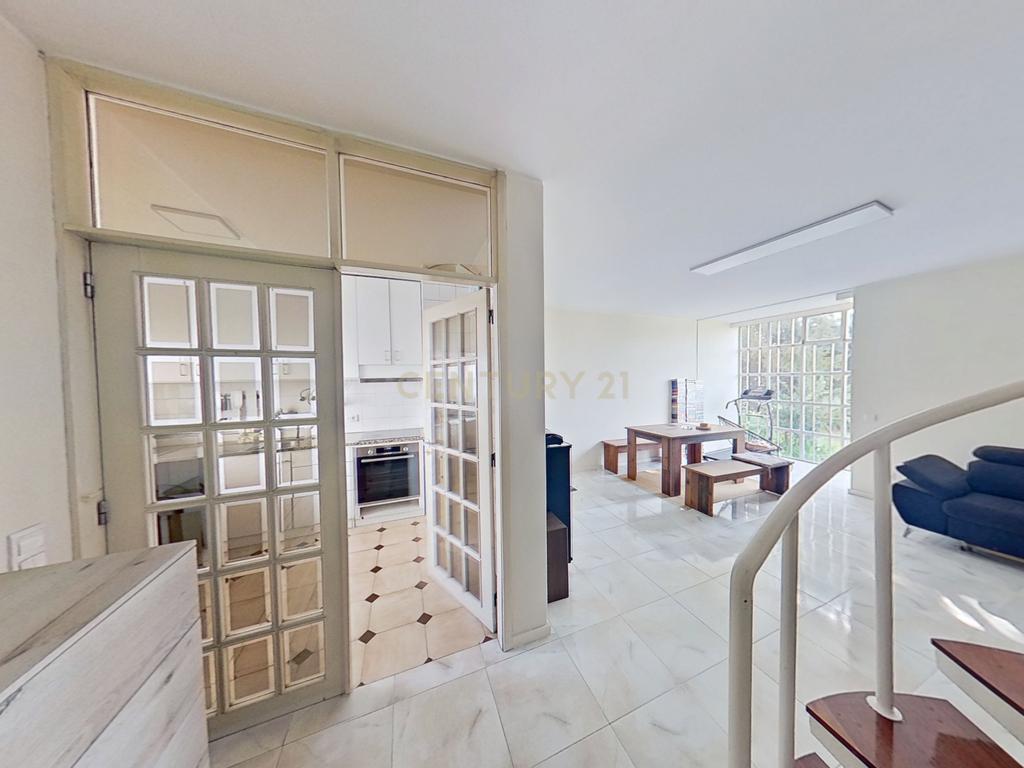 T3 duplex para venda. Porto, Av. Fernão de Magalhães - Image 4