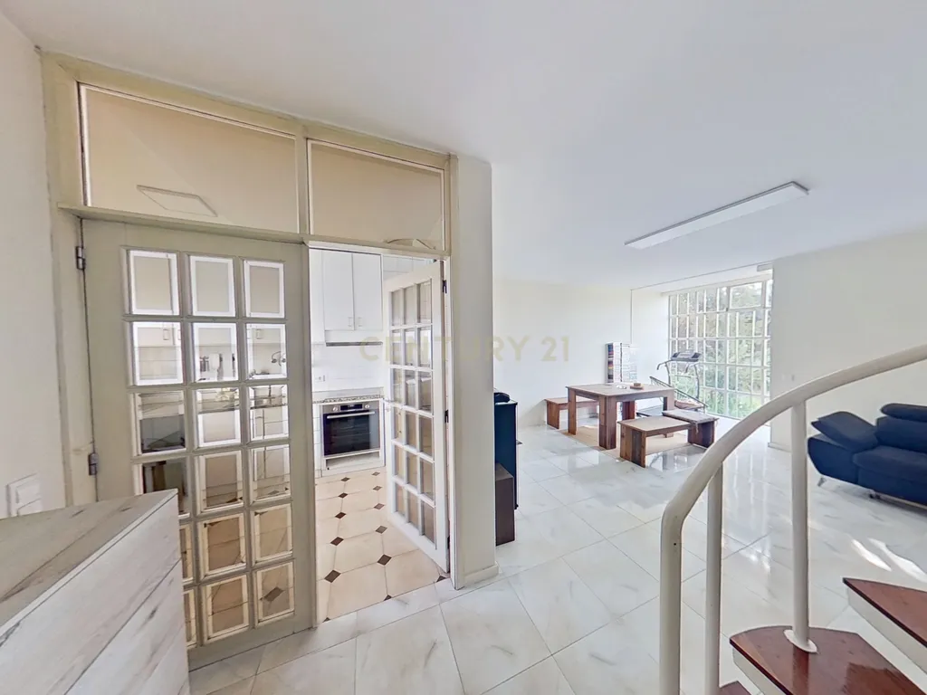 T3 duplex para venda. Porto, Av. Fernão de Magalhães - Image 4