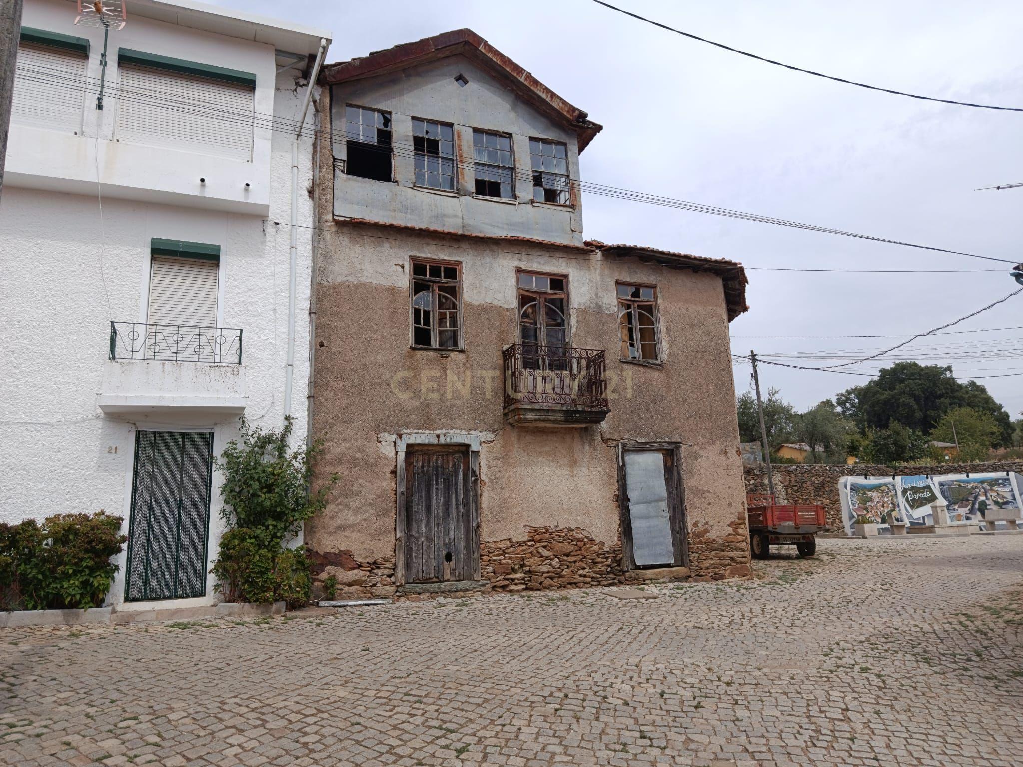 Moradia T2 à venda em Parada e Sendim da Ribeira, €35.000