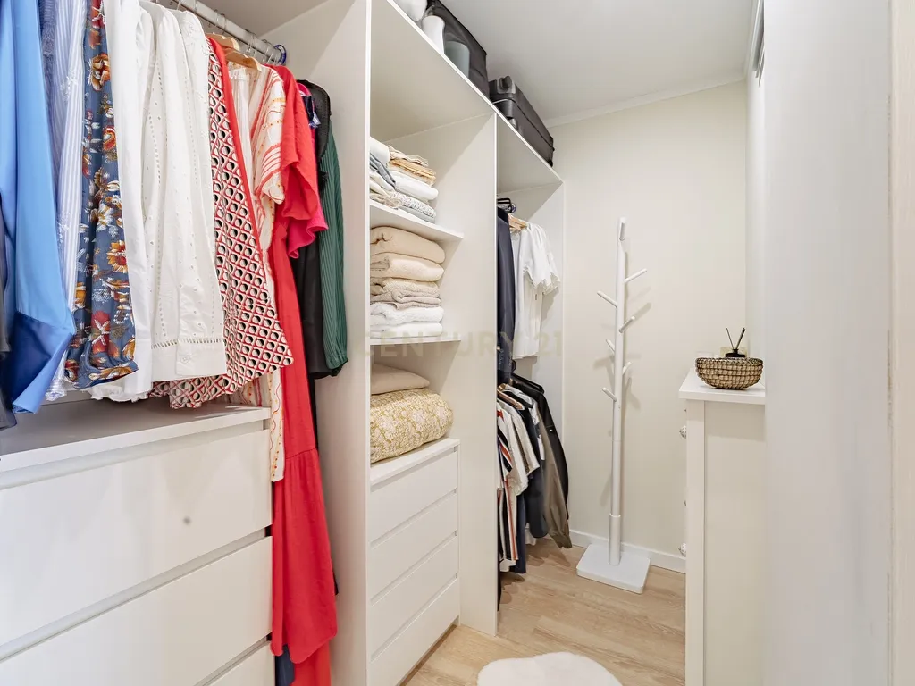 Apartamento T2 Remodelado na Torre da Marinha - Image 24