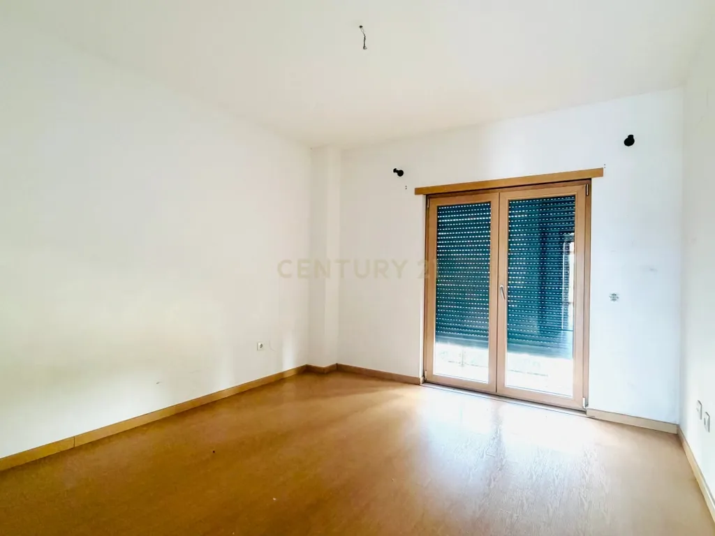 Magnífico Apartamento T4 com Duas Varandas e Arrecadação na Cascalheira, Pinhal Novo - Image 16
