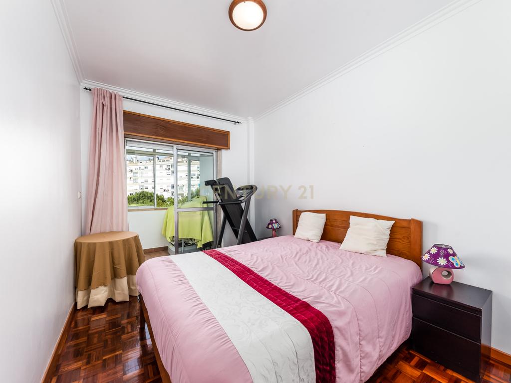 Apartamento Renovado T3 na Amadora - Image 18