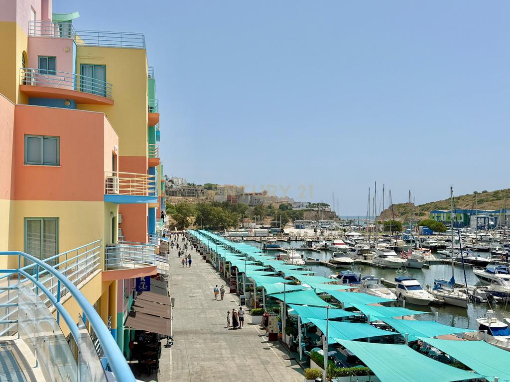Apartamento T1, na 1a linha sobre a Marina de Albufeira, com garagem e piscina. - Image 21