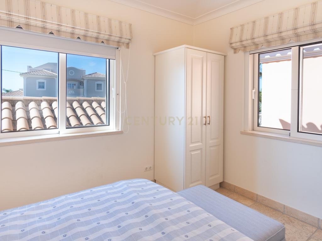 Moradia T5 com Piscina e Jardim em Lagoa, Faro - Image 42