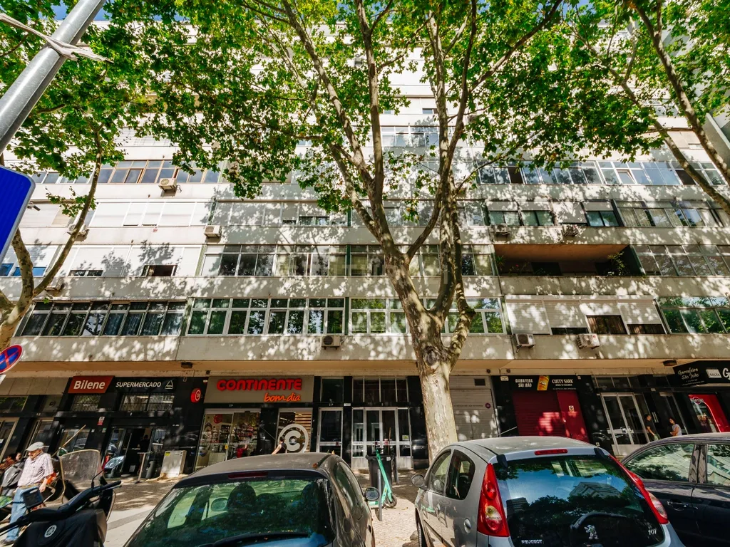 Apartamento T6 em Benfica – 210 m² junto ao Colombo - Image 32