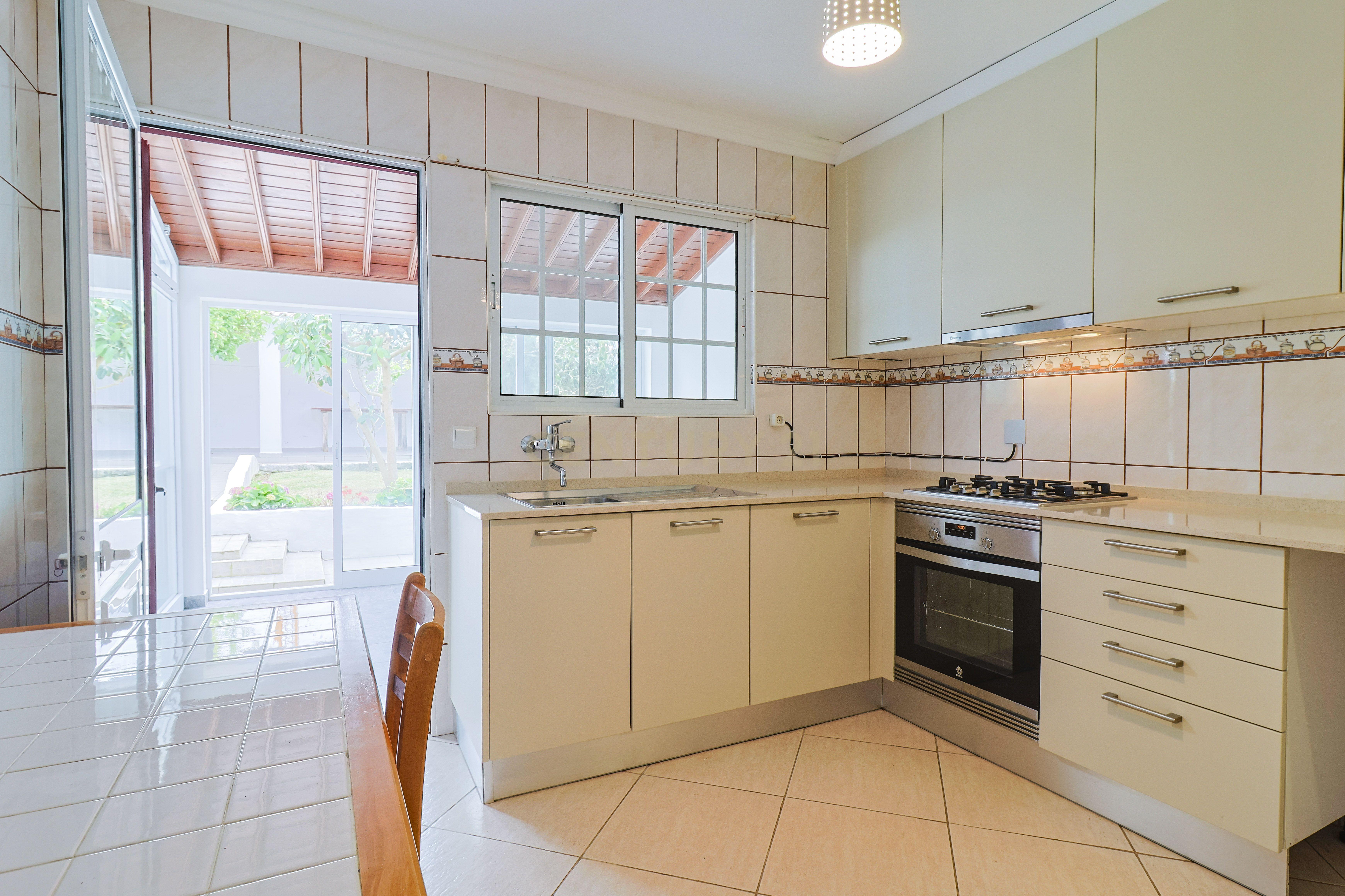 Fotografia 5 de Moradia T2+2 com garagem, jardim e logradouro – Centro de Ponta Delgada