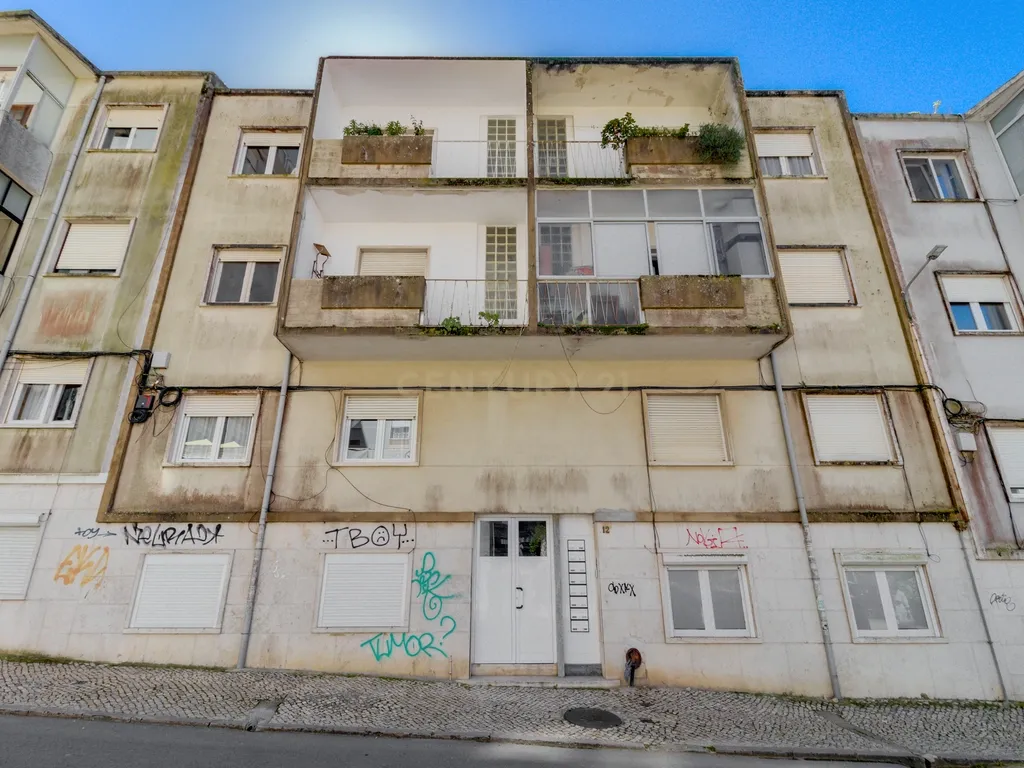 Apartamento T2 em Remodelação - Portela de Sintra - Image 21