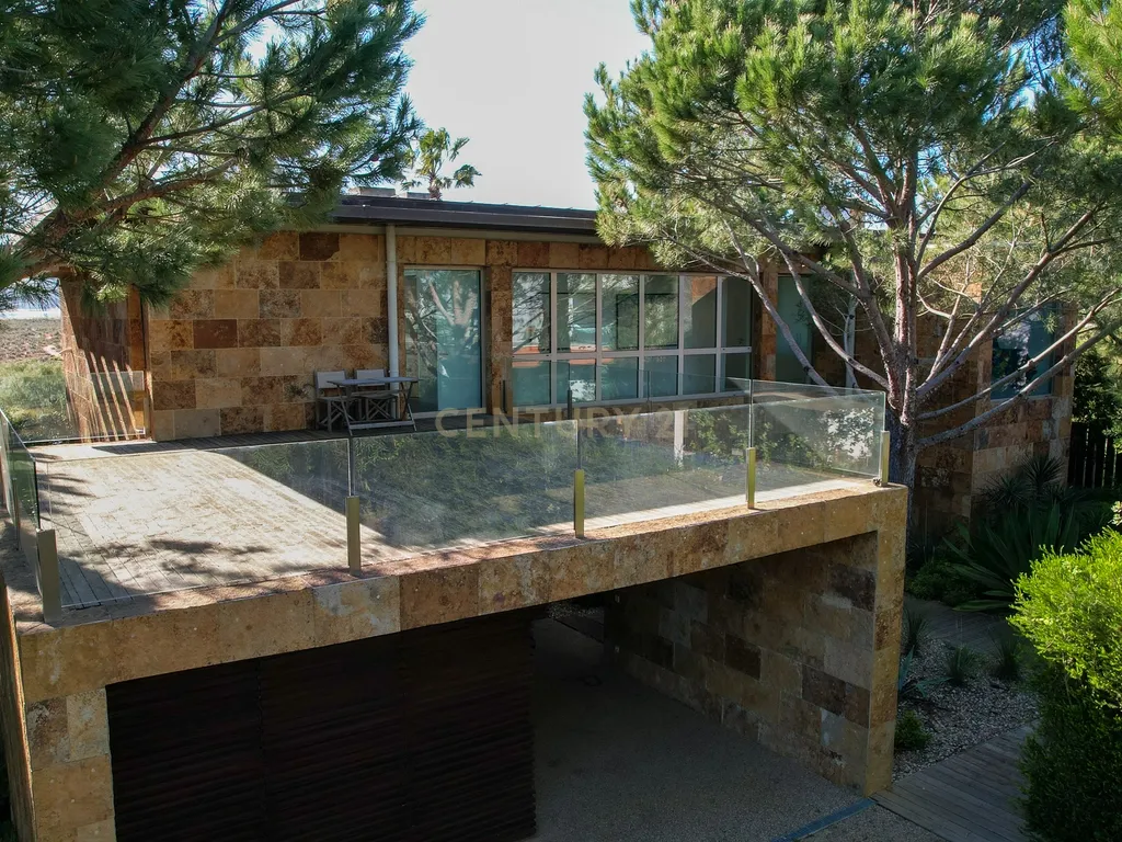 Moradia Exclusiva em Primeira Linha de Mar com Piscina Infinita / Tróia-Carvalhal - Image 85