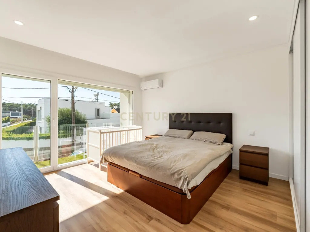 Moradia T4 Contemporânea com piscina, na Aroeira, perto do golf e praias - Image 30