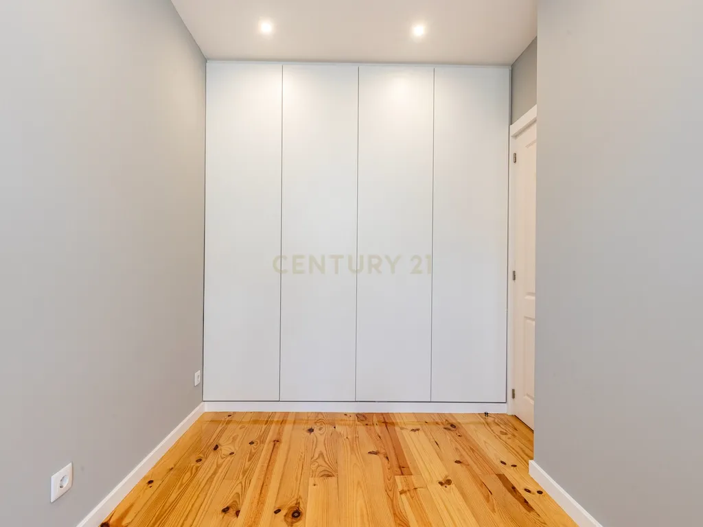 Excelente apartamento T3 Duplex, totalmente renovado, na Rua Angelina Vidal nº 32 – pronto a habitar! - Image 14