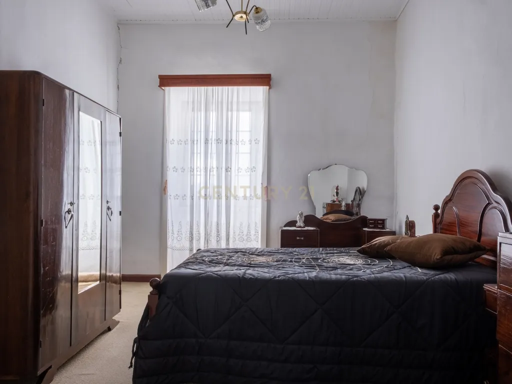 Moradia T2 com Quintal no Centro da Ribeira Grande - Image 7