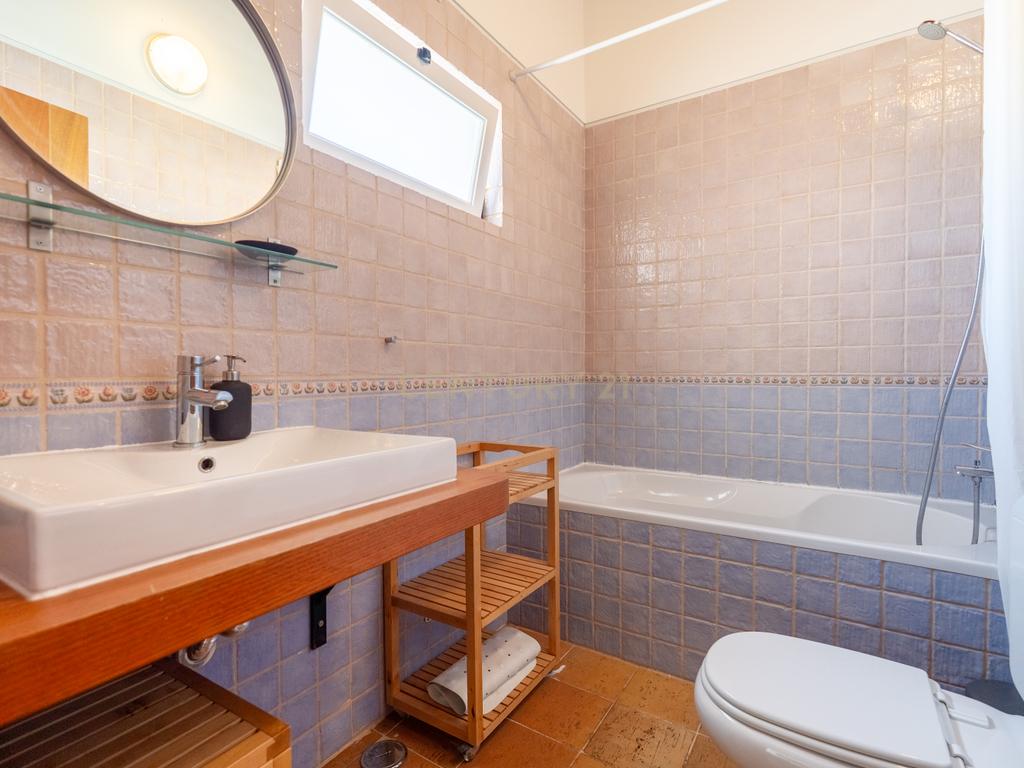 Moradia T3+1 com estacionamento e piscina comum em condomínio privado - Image 16