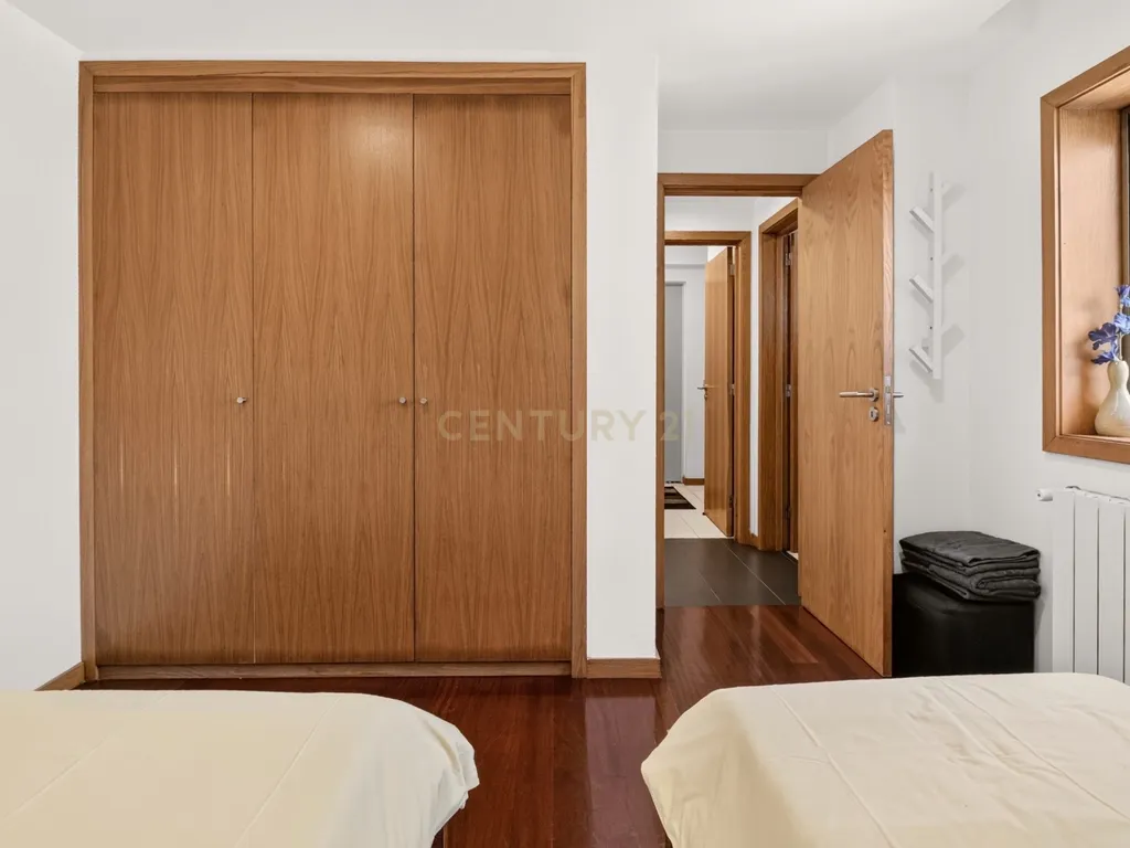 Moradia T4 Térrea de Sonho com Piscina, Campo de Futebol - Image 48