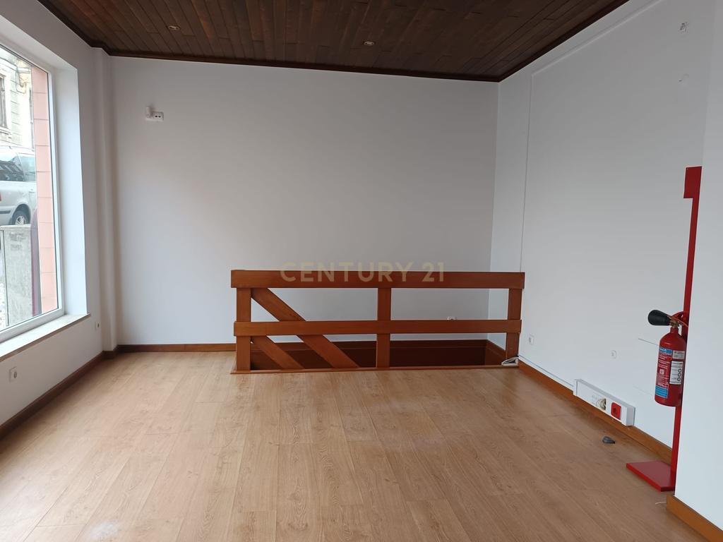 Loja comercial na Rua Antonio José de Almeida em Celas, Coimbra - Image 4