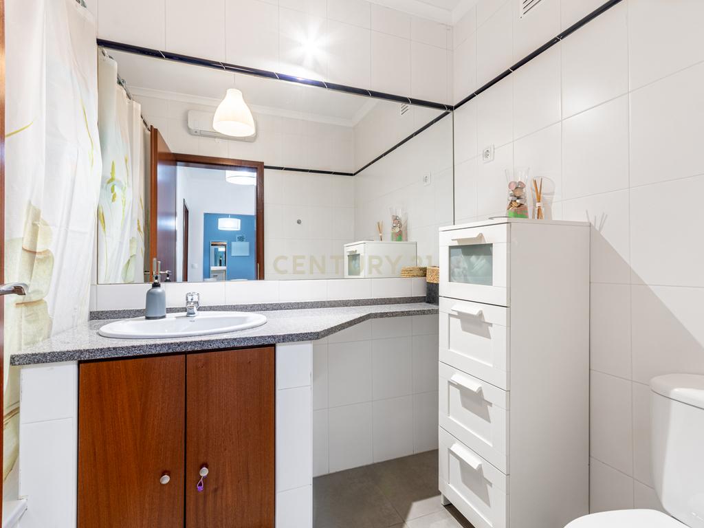 Apartamento T3 em Condomínio Fechado na Horta dos Vimes, Alenquer - Image 9
