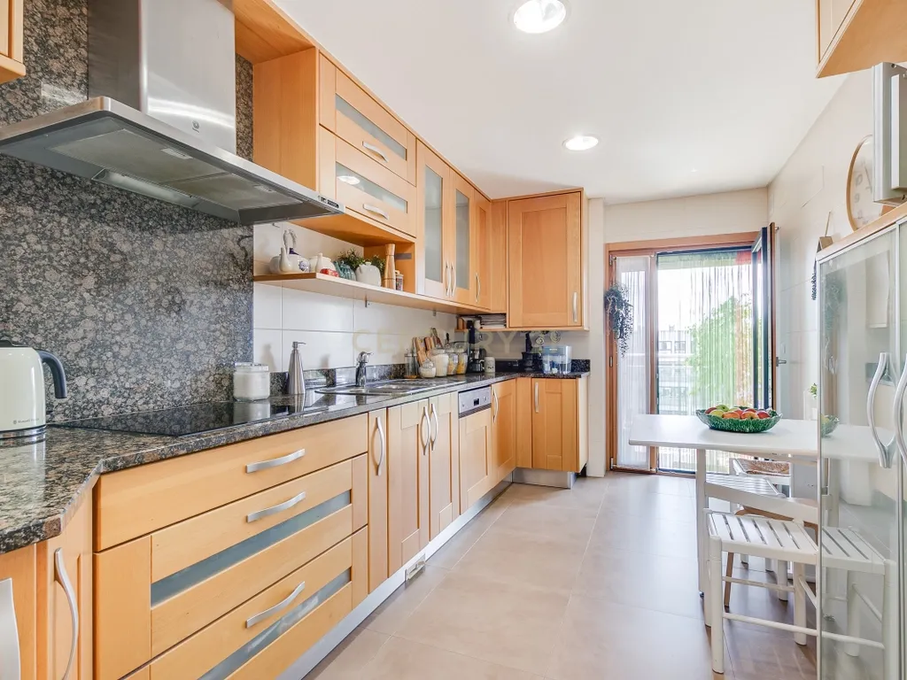 Apartamento T2 com Box p/ 2 Carros - Malvarosa, Alverca - Image 9