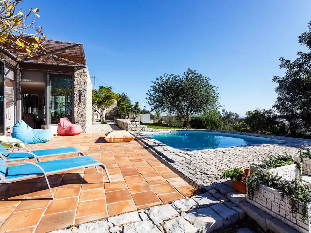 MORADIA TÉRREA T3 DE LUXO – ARQUITETURA CONTEMPORÂNEA EM PEDRA, A 8 MINUTOS DE TAVIRA - Image 7