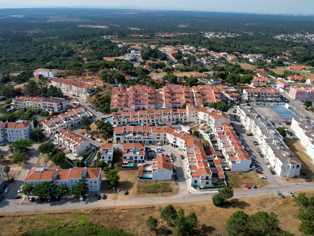 Apartamento T3 Espaçoso e Luminoso em Zona Tranquila de Sesimbra - Image 31
