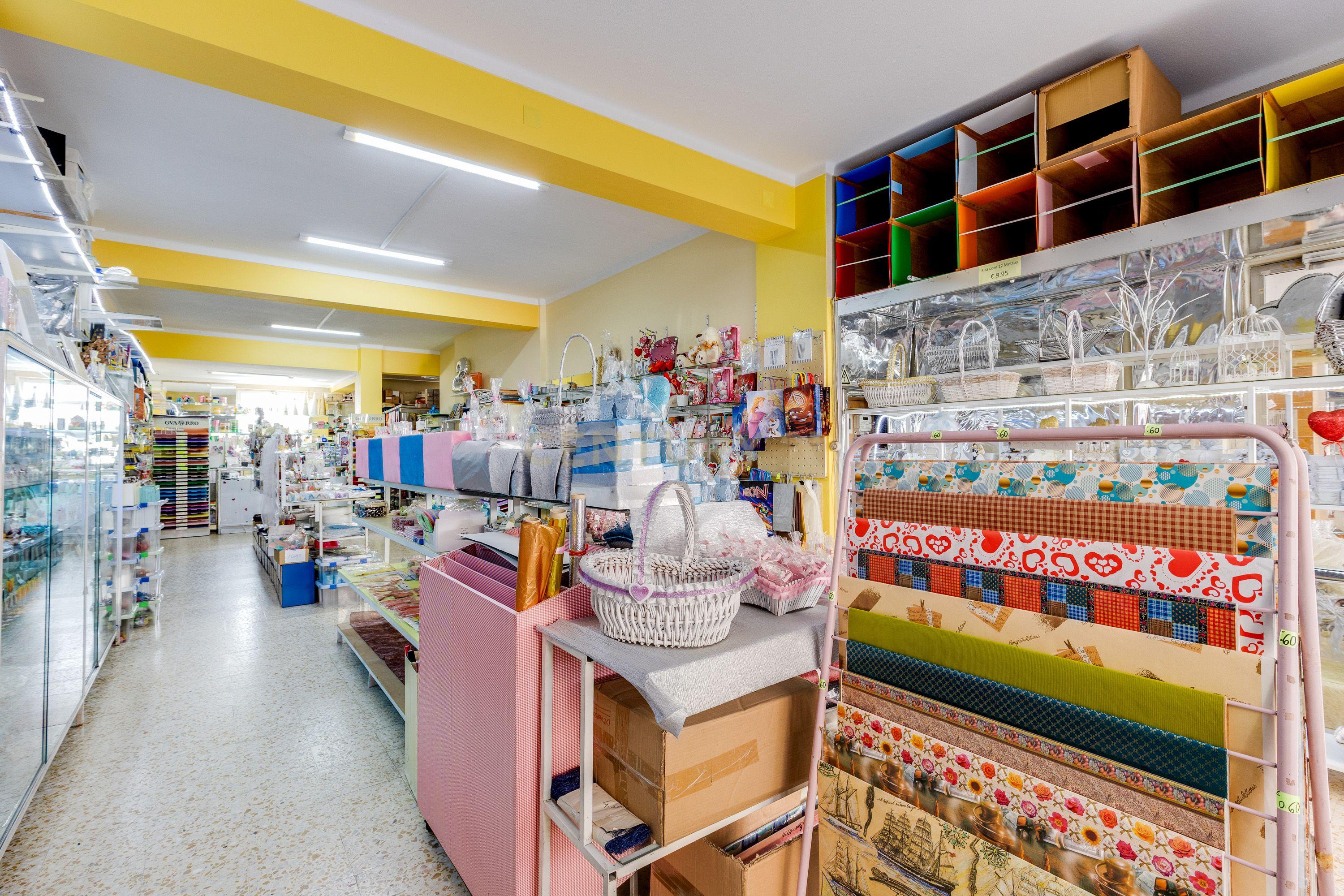 Fotografia 7 de Papelaria para Trespasse no Centro de Pombal – Excelente Localização Comercial