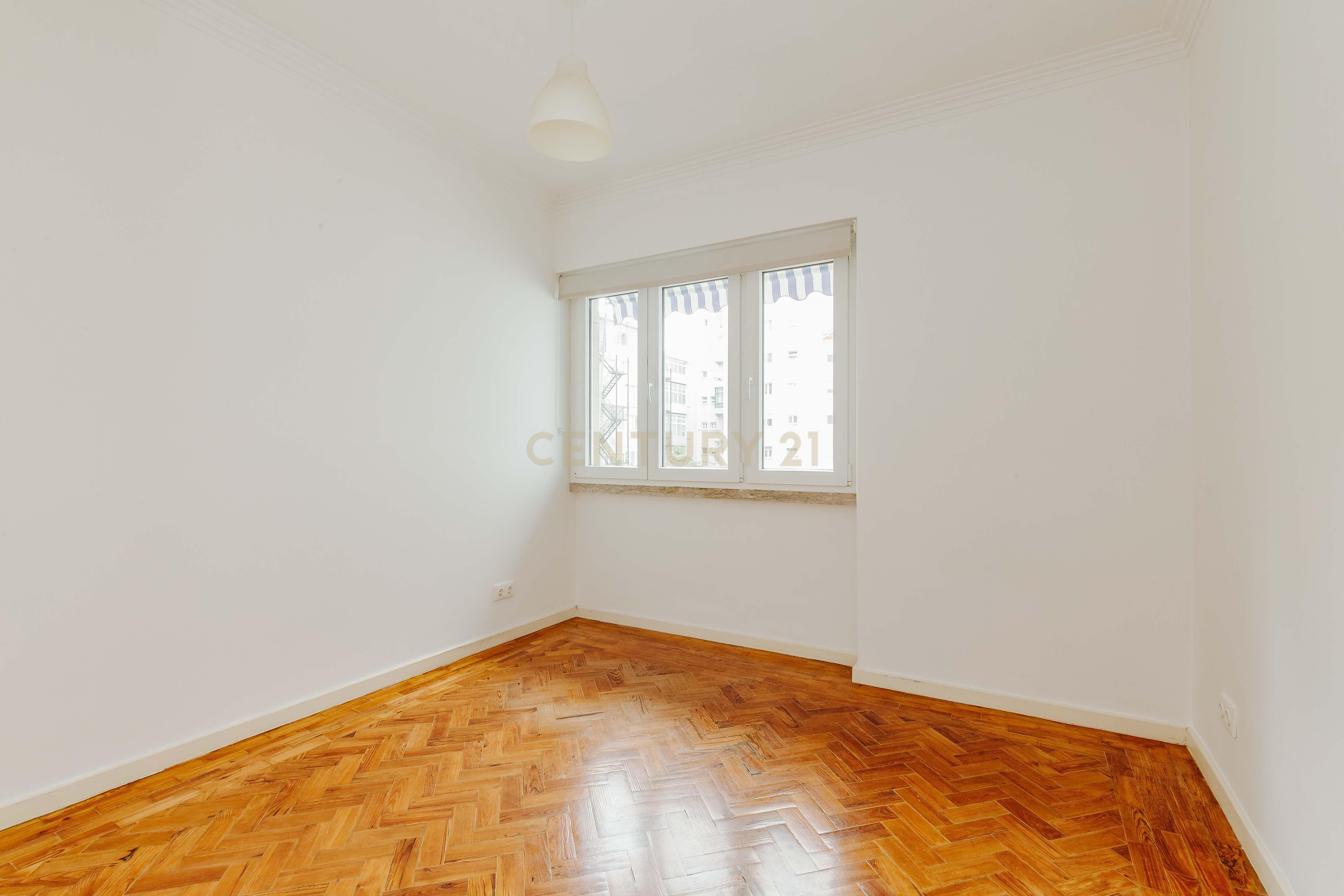 APARTAMENTO T5 REMODELADO SALDANHA LISBOA - Image 43