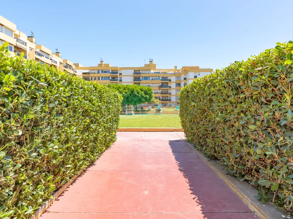 Apartamento T3 com Vista Mar em Oeiras - Image 3