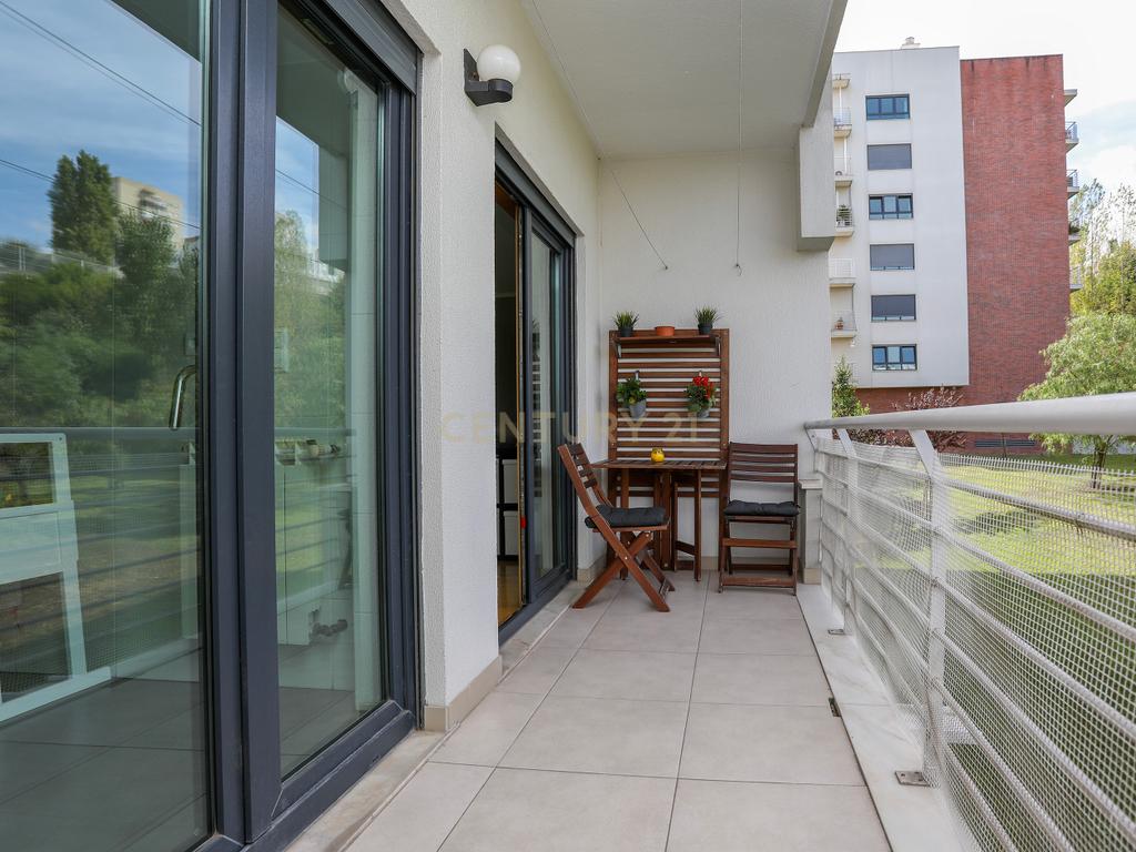 Apartamento T2 Moderno nas Colinas do Cruzeiro | 2 Lugares de Garagem e Varanda - Image 26
