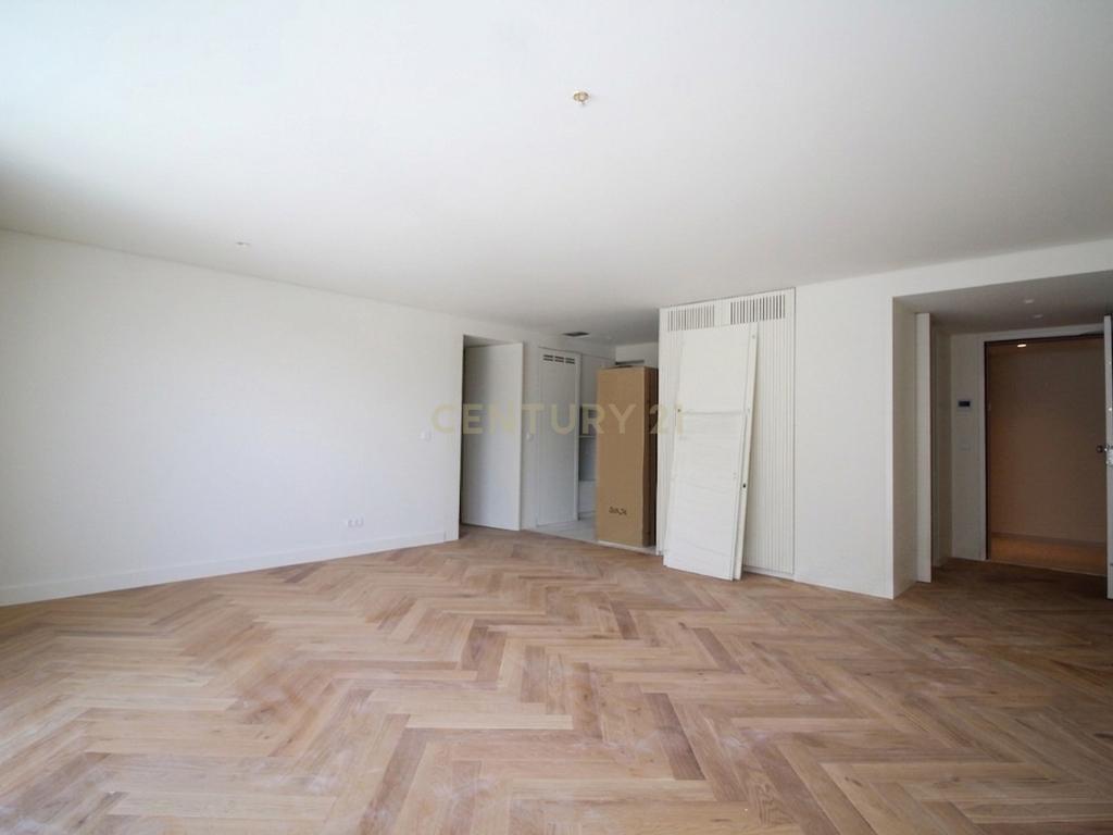 Luxuoso apartamento T2 com vista de rio em Alcântara, Lisboa - Image 4