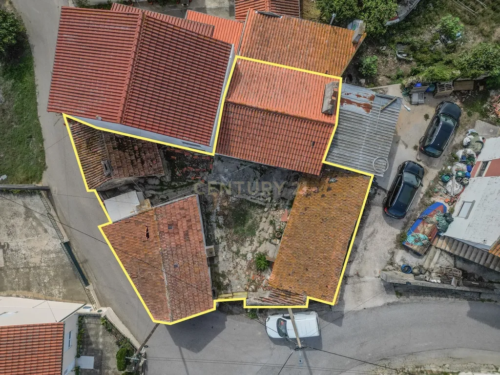 Casa típica portuguesa para remodelação a poucos minutos das praias da Figueira da Foz - Image 1