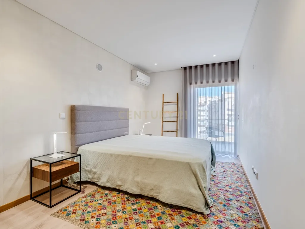 Apartamento T2+1 novo, design moderno, central, a 250metros da Praia de Armação de Pêra - Image 20