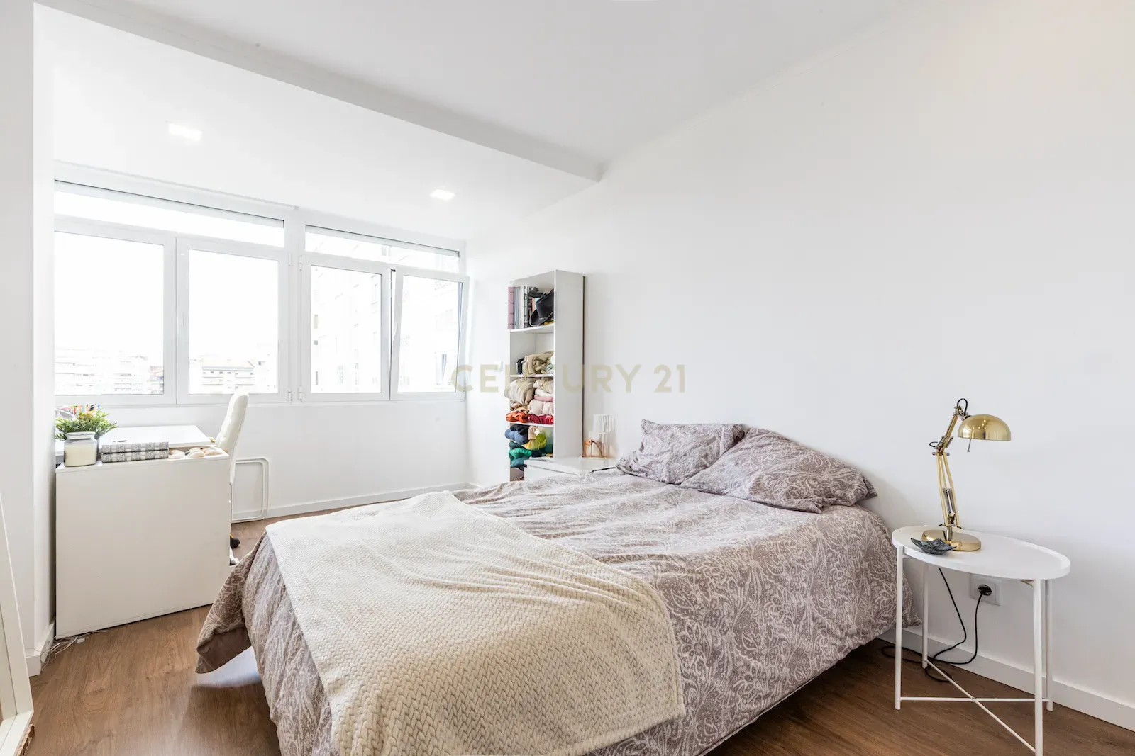 Apartamento T3 Totalmente Renovado com Excelente Localização em Lisboa - Image 11