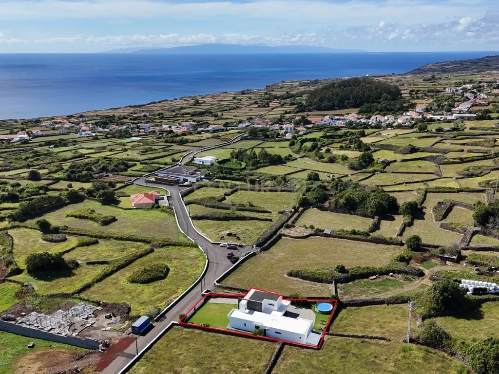 Moradia Moderna com Vista Mar em São Bartolomeu de Regatos - Image 10