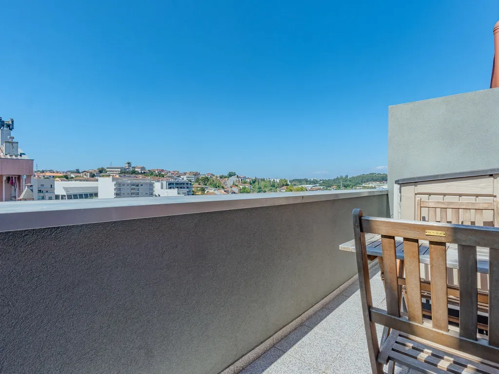 Apartamento T2 com terraço panorâmico – Rio Tinto - Image 8