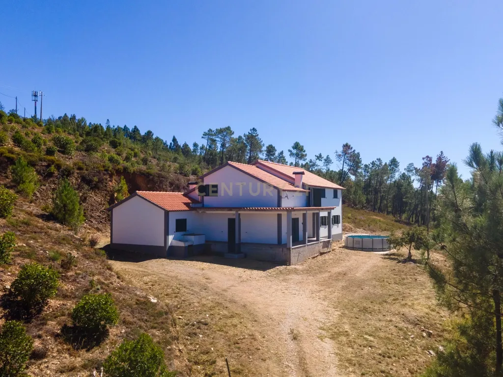 Espaço, Natureza e Tranquilidade: Moradia T6 em Cabril - Image 2