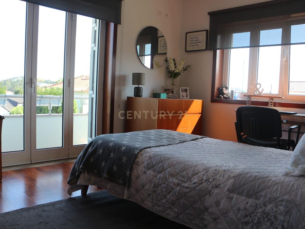 Moradia T5 em Casais Novos, Penafiel- Onde os sonhos em família ganham vida  - Image 14