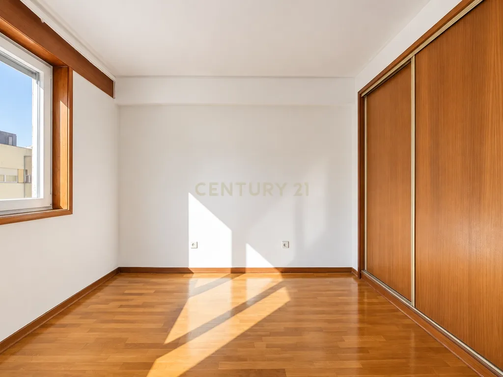 BAIXA DE PREÇO | Apartamento T2 em Cedofeita, Porto - Oportunidade Única! - Image 4
