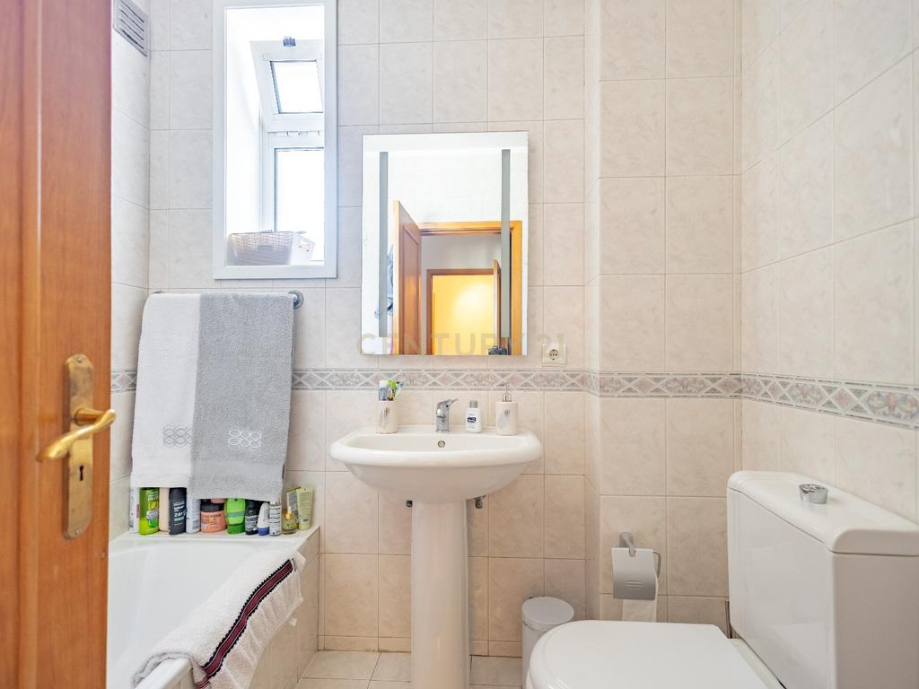 Apartamento T3 junto ao Estádio Municipal em Marco de Canaveses (3ºandar) - Image 13
