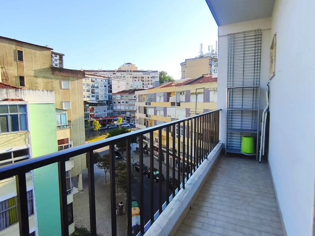 Apartamento T2 Mobilado com Varanda e Garagem - Image 14