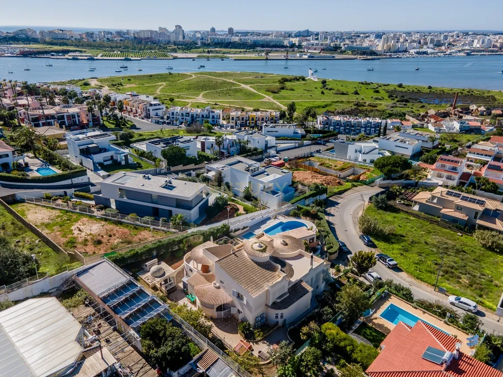 Moradia em Ferragudo com Vista para o Rio - Image 4