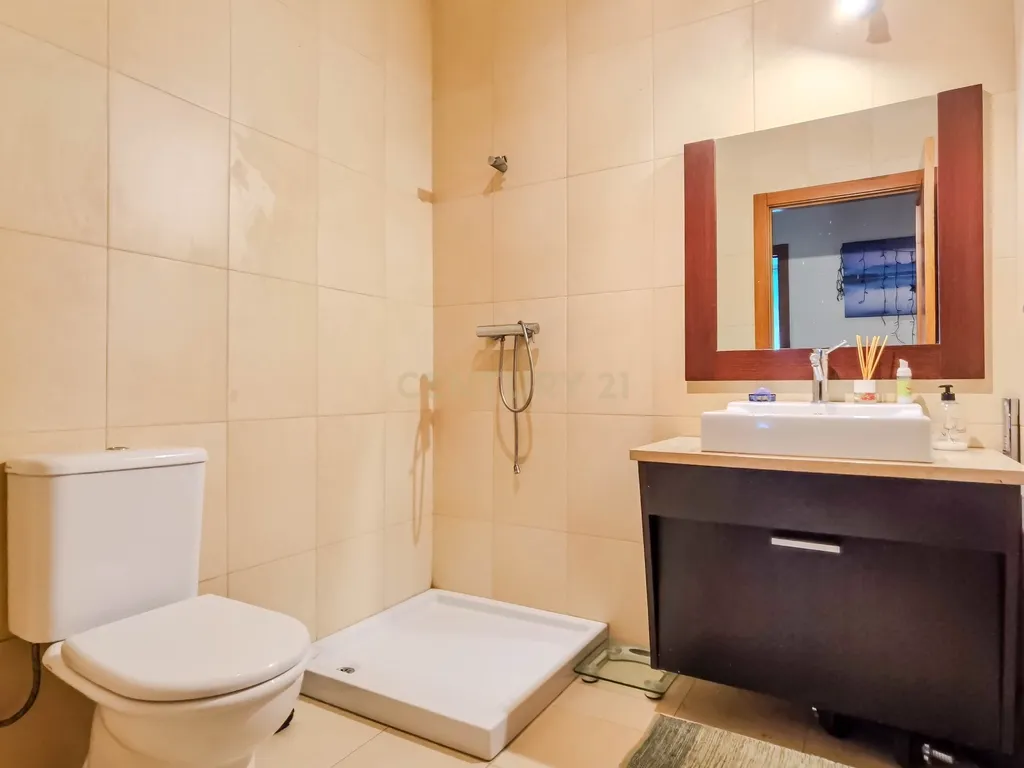 Apartamento T2 com Garagem e Arrumos — Coronado, São Mamede - Image 14