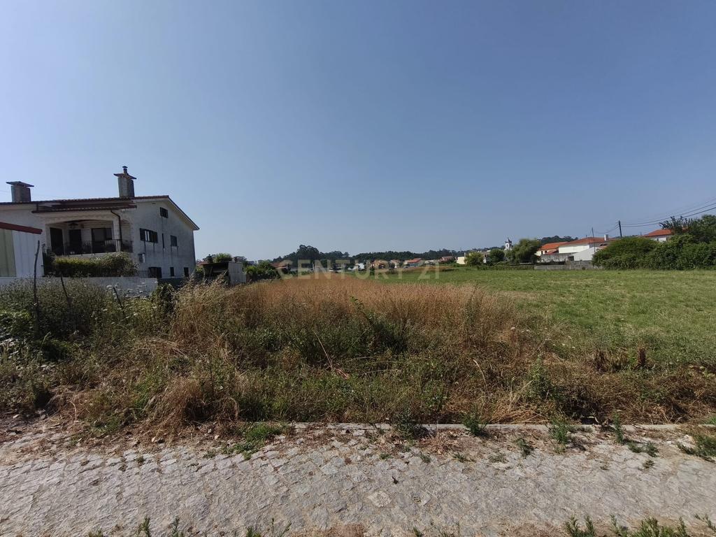 Terreno com 1530m2 em Vila-Chã, Esposende - Image 1