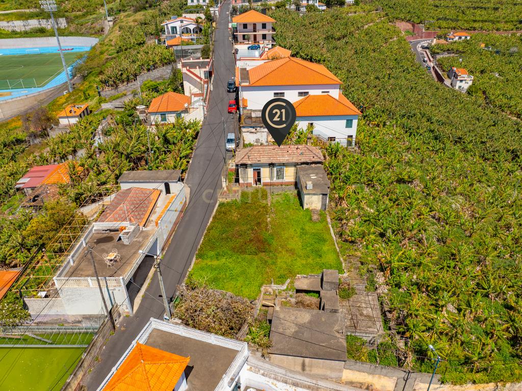 Moradia Tradicional com Projeto Aprovado em Câmara de Lobos - Image 4